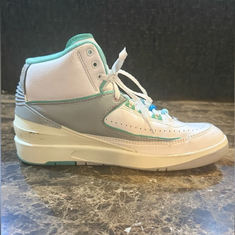 Nike. Wmns Air Jordan 2 Retro 'Crystal Mint'. Size 8.